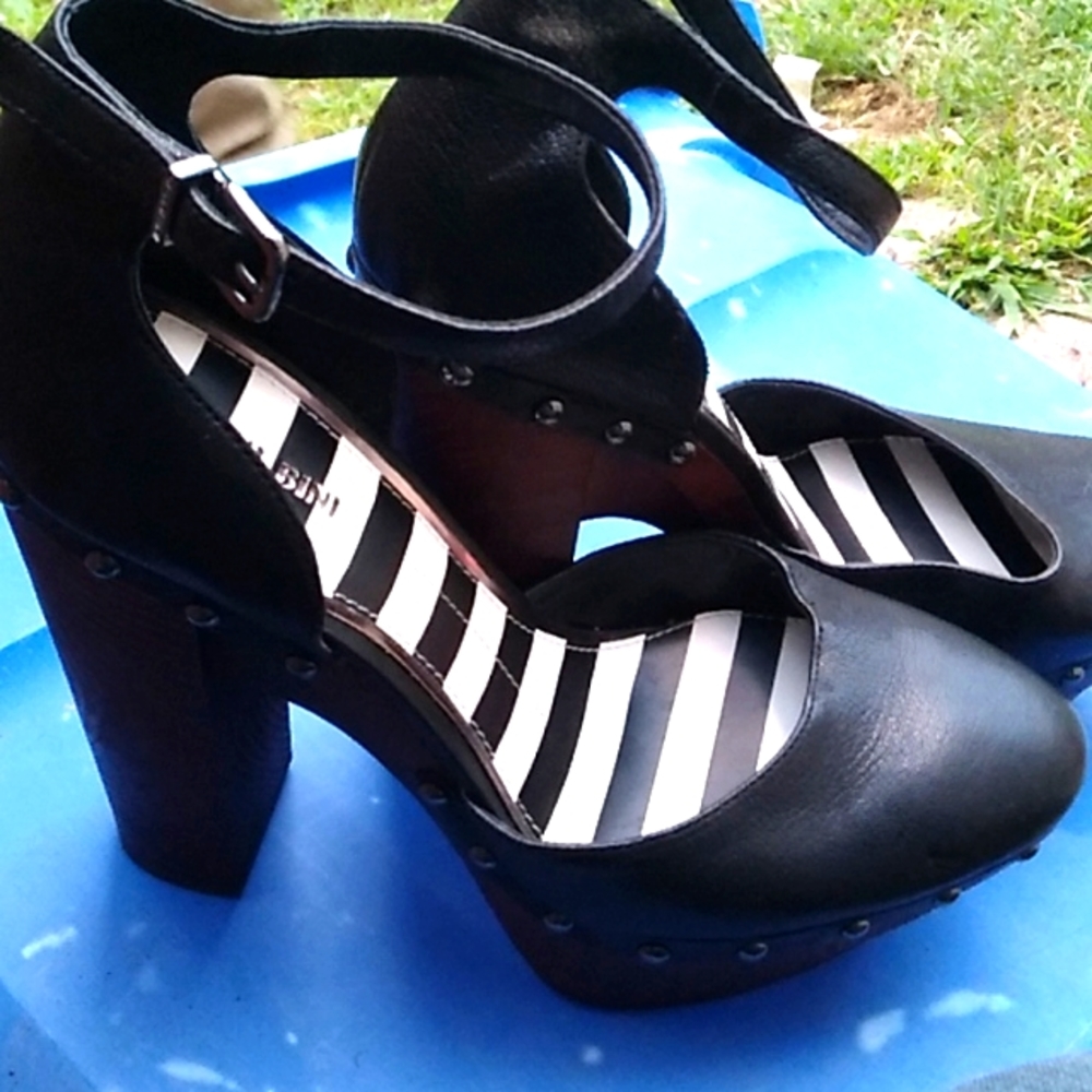 Ladies new heels size 9.5